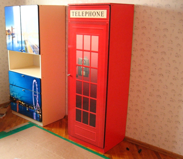 шкаф - телефонная будка