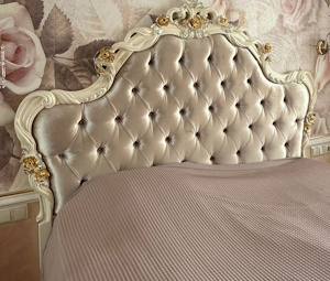 изголовье кровати